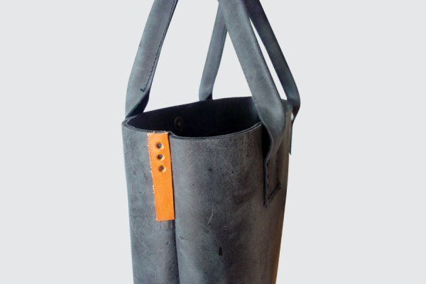Graphite_Tote_03.jpg