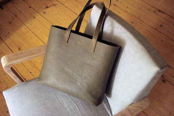 Gray_tote_06.jpg