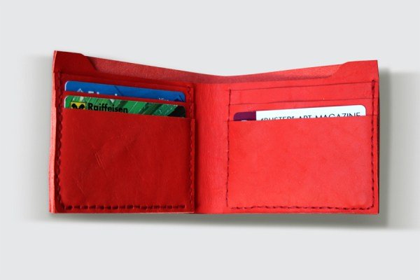 Red_Cardholder_03.jpg